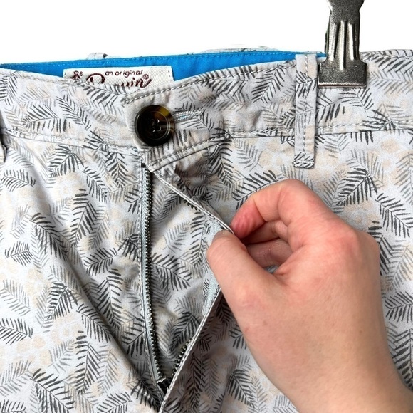 Penguin Men’s Grey Leaf Palm Frond Patterned Lightweight Hybrid Shorts Size 36 - Picture 4 of 16